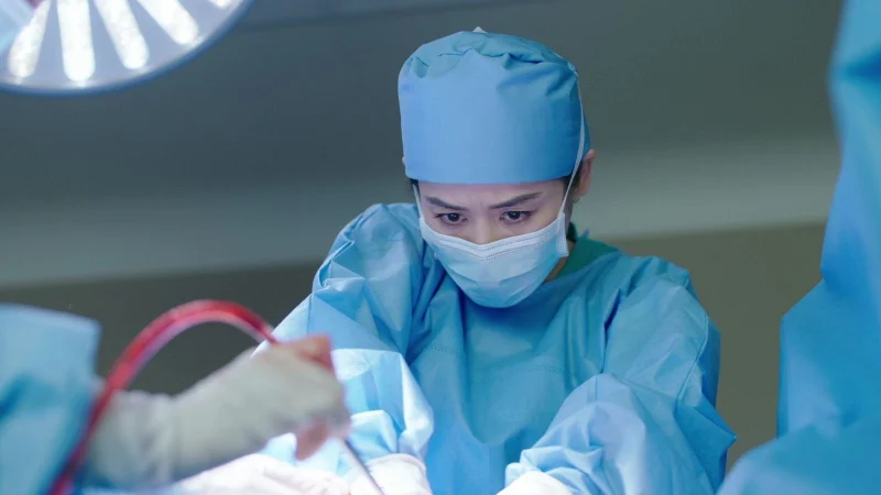 Bà Hoàng Cự Tháp